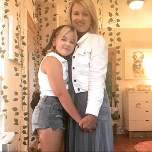 Meet your Poshers, Kerri & Lacey